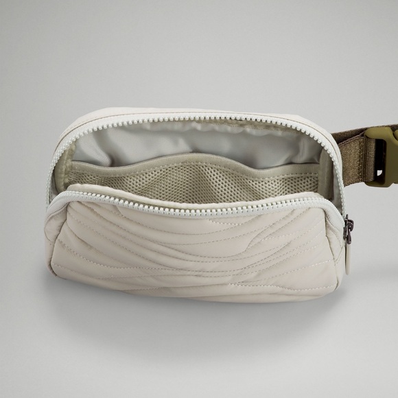 Lululemon team Canada limited edition everywhere quilted belt bag sage unisex - Picture 5 of 9